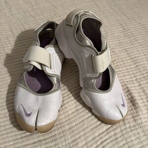 Nike White Split-Toe Athletic Shoes with Purple Accents